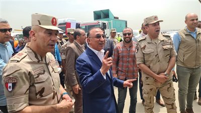 اصطفاف سيارات ومعدات لشركة الإسكندرية لتوزيع الكهرباء ومدي جاهزيتها للطوارئ بمطار النزهة 