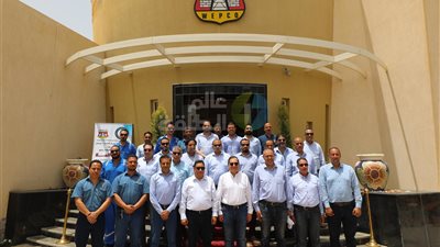 الملا: القيادة السياسية والحكومة دعمت تعظيم دور المنطقة البترولية بميناء الحمرا