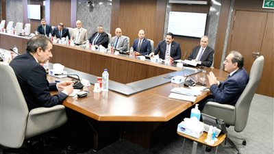 وزير البترول يتابع مشروعات توصيل الغاز للمنازل ونشاط تحويل السيارات