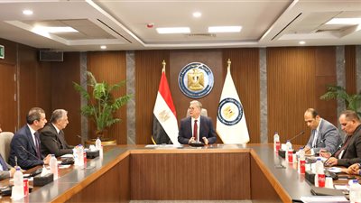 وزير البترول يجتمع بقيادات الهيئة لمواجهة التحديات الخاصة بنشاط الإنتاج 