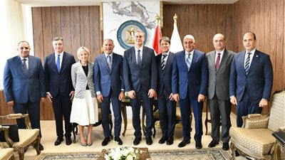 وزير البترول يبحث مع وفد «إينى الإيطالية»سبل زيادة الإنتاج 