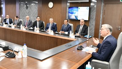 وزير البترول يجتمع برئيس 