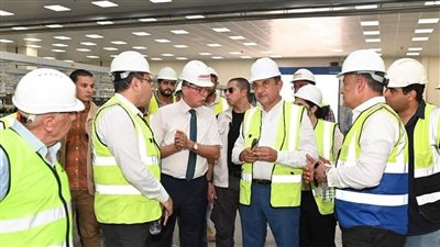 في أولى جولاته الميدانية.. وزير قطاع الأعمال العام يتفقد مصانع 
