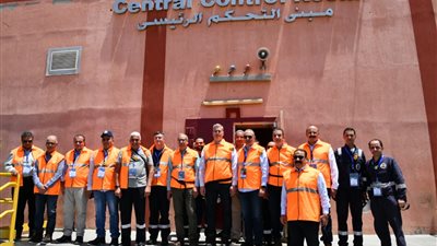 وزير البترول يواصل جولاته التفقدية بزيارة حقل ظهر 