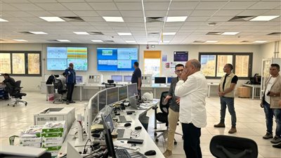 بشكل مفاجئ.. وزير الكهرباء يزور محطة توليد العاصمة الإدارية