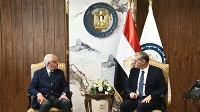 وزير البترول الموقف التنفيذي لمشروع مجمع إنتاج السولار الجار تنفيذه بأسيوط