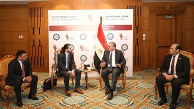  وزير البترول يبحث مع عدد من رؤساء شركات التعدين العالمية تطوير الشراكات
