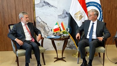 وزير البترول وسفير إيطاليا في القاهرة يبحثان زيادة حجم التعاون
