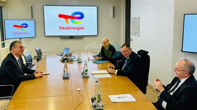 وزير البترول يعقد جلسة مباحثات مع الرئيس التنفيذي لـ«توتال إينرجيز» بباريس