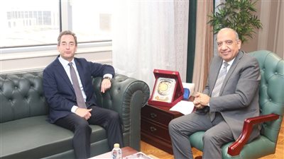 وزير الكهرباء يستقبل سفير فرنسا بالقاهرة لبحث سبل دعم وتعزيز فرص التعاون 