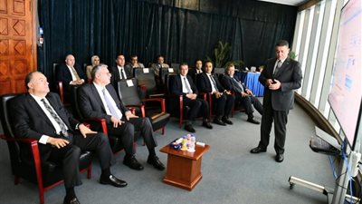 وزير البترول يتفقد مركز التحكم القومى للغاز الطبيعى ب