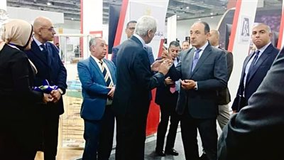 وزير قطاع الأعمال العام يتفقد جناح الشركات التابعة في المعرض الدولي الثالث للصناعة