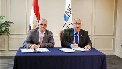 «بتروسيف» توقيع اتفاقية تعاون مع «اقتصادية قناة السويس» لمكافحة التلوث البحري بالزيت