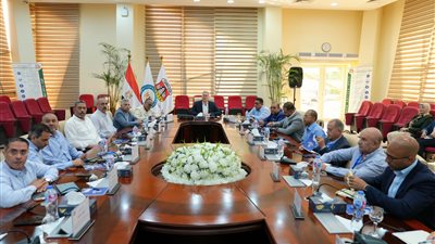 وزير البترول يتابع توسعات ميناء الحمراء البترولى بالعلمين