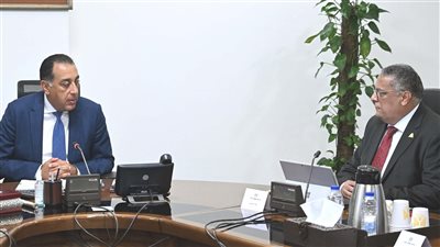 رئيس الوزراء يتابع مع 