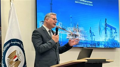 منها الترقيات.. وزير البترول يفوض رؤساء الهيئة والقوابض ورؤساء الشركات في بعض الاختصاصات 