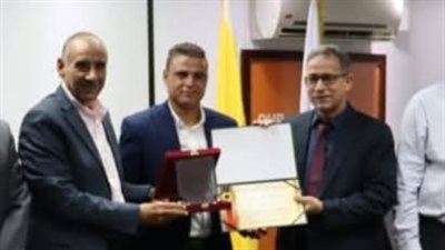 بدر الدين للبترول تكرم عبدالحفيظ محمد لتفانيه في عمله