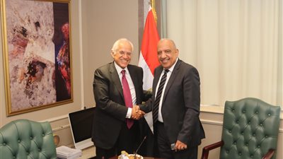 وزير الكهرباء يلتقي رئيس مجموعة 