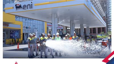 غازتك تقيم تدريب عملي على استخدام وحدات الإطفاء المتنقلة بمحطات إيني للوقود السائل