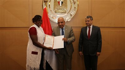 وزير الكهرباء يشهد احتفالية تخريج 25 متدربا إفريقياً في مجالات تطوير البنية التحتية والشبكات والطاقة الجديدة والمتجددة