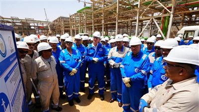 وزير البترول يتفقد مشروعات زيادة الإنتاج بمعامل تكرير البترول بالسويس لخفض الفاتورة الاستيرادية