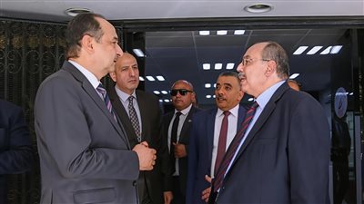 شيمي يوجّه بوضع استراتيجية للنهوض بأداء 