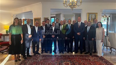 وزيرا البترول والخارجية يشاركان بجلسة نقاشية مع كبار رجال الأعمال وقيادات غرفة التجارة في قبرص