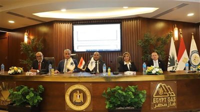 استقبال حافل لرئيس نقابة البترول عباس صابر بشركة غاز مصر.. وقنديل يرحب بمشاركته في ندوة قانون العمل الجديد