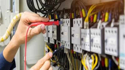 الكهرباء تحرر مخالفات سرقات لـ2000 مصنع بإجمالي مليار و700 مليون جنيه خلال عام