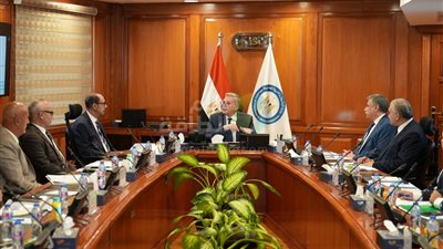 جهاز تنظيم سوق الغاز يناقش موضوعات استراتيجية لدعم التنافسية والصناعة