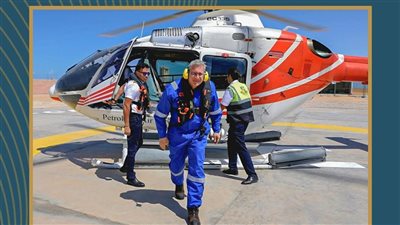 وزير البترول يتفقد موقع إنتاج الغاز لشركة شمال سيناء بالبحر المتوسط