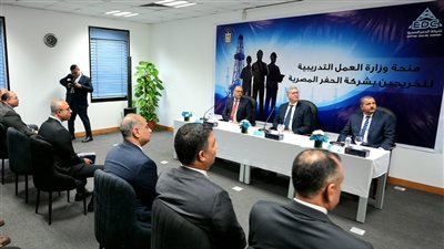 وزيرا البترول والعمل يُسلمان شهادات لأوائل خريجى دورات مجانية في مجالات الحفر والخدمات البترولية