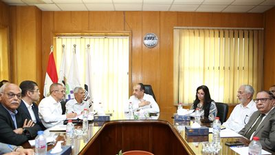 وزير قطاع الأعمال العام: خطط طموحة لتوطين صناعة المواد الخام الفعالة والأدوية البيولوجية لأول مرة داخل المصانع التابعة