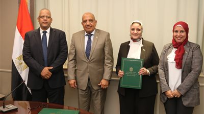 توقيع اتفاق إنهاء الدراسات الفنية والاقتصادية لمشروع الربط الكهربائي بين مصر واليونان