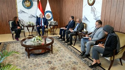 وزير البترول يبحث مع فالكو الأمريكية خطط التوسع واستخدام الطاقة المتجددة في حقولها بمصر