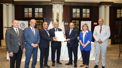 الوعي العمالي في الصدارة.. نقابة البترول وتاون جاس يسلطان الضوء على قانون العمل الجديد وفكر عمالي متجدد يعزز العدالة والاستقرار