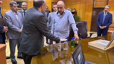 وزير الكهرباء يتابع مستجدات توطين صناعة بطاريات أيون الليثيوم والخلايا الكهروضوئية 