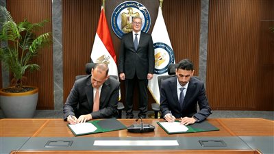 وزير البترول يشهد توقيع عقد أعمال الحفر بين بي بي وفالاريس  لخمس آبار جديدة للغاز بالبحر المتوسط