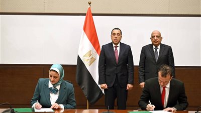 رئيس الوزراء  يشهد توقيع تعاون بين  المصرية لنقل الكهرباء وشركة 