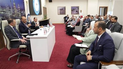 وزير العمل يفتتح ورشة تثقيفية حول قانون العمل الجديد بمقر وزارة البترول