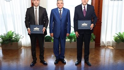 باستثمارات 2 مليار دولار في المرحلة الأولى.. قناة السويس توقع مع أنكوراج لبناء مجمع بتروكيماويات