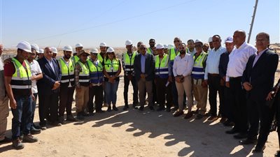 فى زيارة ميدانية.. وزير الكهرباء  يتفقد انهاء الأعمال فى موقعى أبراج عبور قناة السويس على مسار خط الربط المصرى السعودى