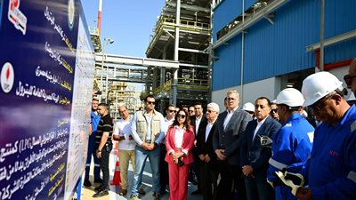 رئيس الوزراء يفتتح مشروع استرجاع الغازات بشركة 