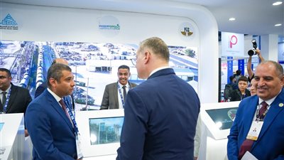 وزير البترول يتفقد جناح مودرن جاس في معرض ومؤتمر 
