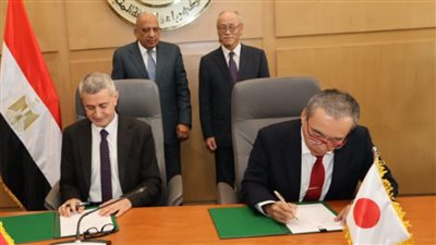 وزير الكهرباء يشهد توقيع اتفاقية مشروع انشاء محطة طاقة شمسية ومنظومة تخزين طاقة بنظام البطاريات ومركز للمعلومات صديق للبيئة