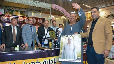 كهرباء فاقوس تكرم 14 موظفاً لبلوغهم السن القانونية و 2 عامل مثالى بالإدارة