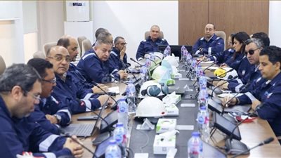 وكيل أول وزارة البترول يتفقد مجمع موبكو بدمياط