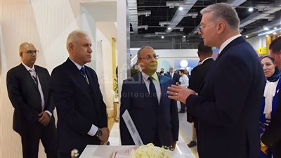 وزير البترول يتفقد جناح شركة التعاون للبترول بمعرض النقل الذكي واللوجستيات 