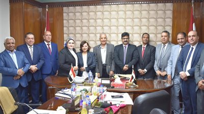 غرب الدلتا لإنتاج الكهرباء تكرم حازم عبدالعزيز لبلوغه السن القانونية 