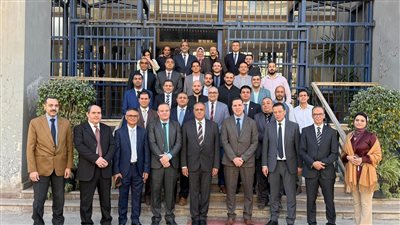 رئيس هيئة البترول يتفقد شركة العلمين ويشيد بجهود العاملين